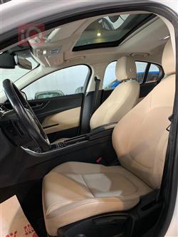جاكوار XE